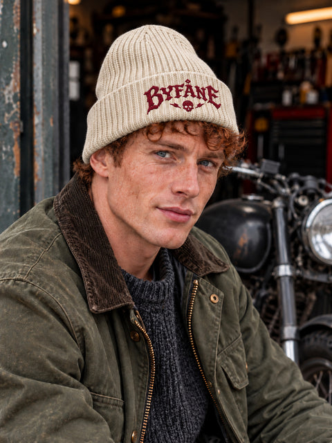 Byfåne – Hatitude Oversized Cuffed Beanie Havre, på modell