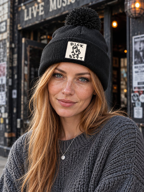 Dick Butt – Svart Pom Pom Beanie, personbild