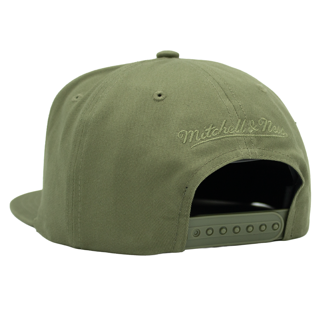 Hatar fan folk olivgrön Mitchell & Ness snapback bakifrån
