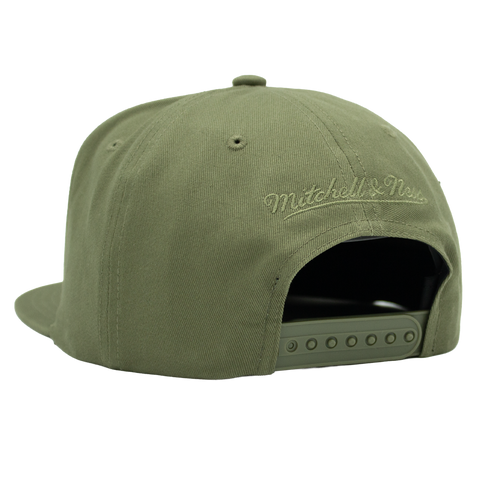 Hatar fan folk olivgrön Mitchell & Ness snapback bakifrån