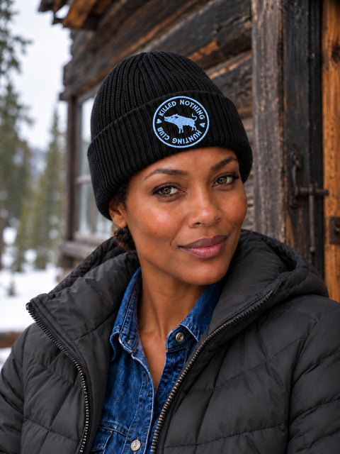 Killed Nothing Hunting Club – Hatitude Oversized Cuffed Beanie Svart, på modell
