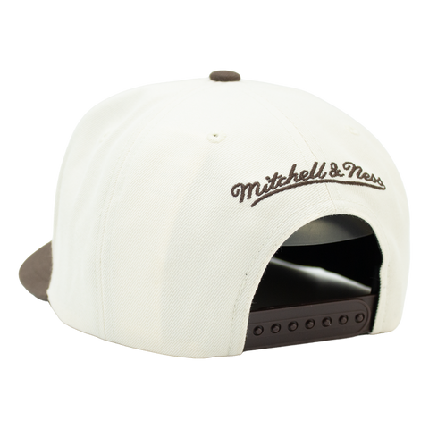 Mörka skogar, nya synder – Mitchell & Ness A-frame bakifrån