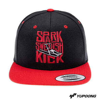Snapback Spark Swedish Kick [röd brodyr]