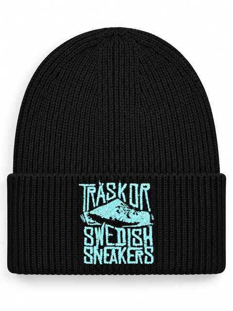 Träskor Swedish Sneakers – Hatitude Oversized Cuffed Beanie Svart, brodyr framifrån