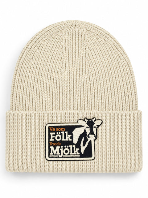 Va som Fölk Dreck Mjölk – Hatitude Oversized Cuffed Beanie Havre, brodyr framifrån